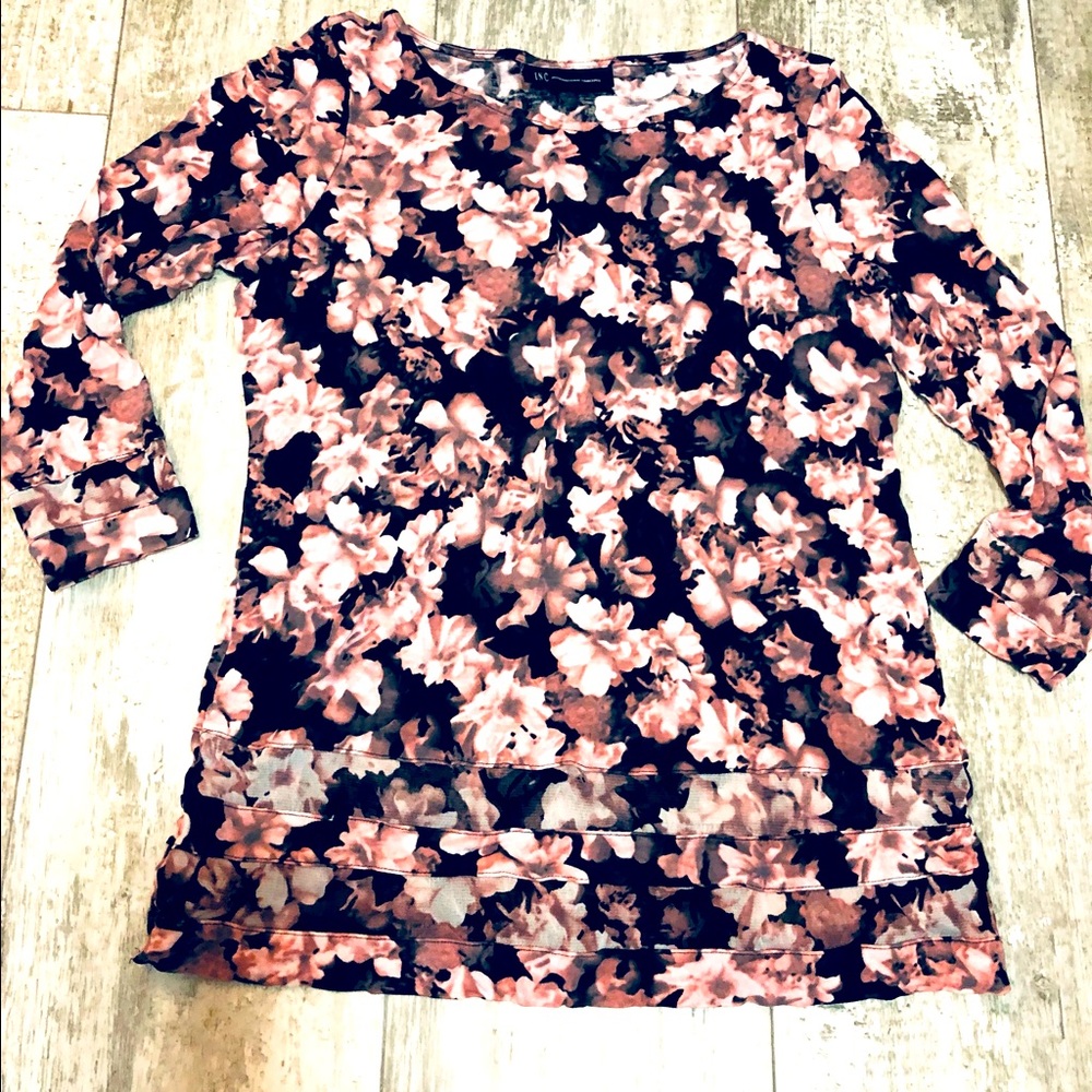 Inc 3/4 sleeve shirt in a light fabric with stretch in pink